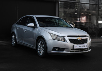 Подержанный автомобиль Chevrolet Cruze Sedan 2010 года (3 фото)