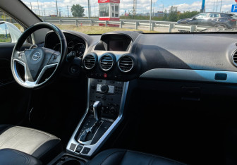Подержанный автомобиль Opel Antara 2014 года (9 фото)