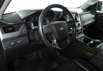 Подержанный автомобиль Chevrolet Tahoe 2016 года (13 фото)