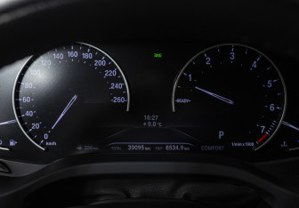 Подержанный автомобиль BMW X3 2020 года (11 фото)