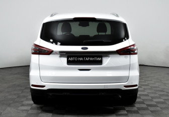 Подержанный автомобиль Ford S-MAX 2018 года (6 фото)