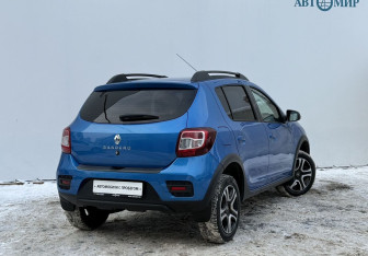 Подержанный автомобиль Renault Sandero 2021 года (5 фото)