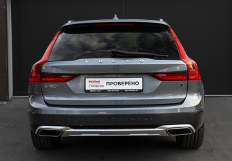 Подержанный автомобиль Volvo V90 Cross Country 2017 года (6 фото)