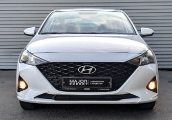 Подержанный автомобиль Hyundai Solaris Sedan 2021 года (2 фото)