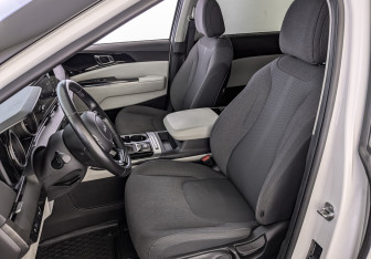 Подержанный автомобиль Kia Carnival 2021 года (20 фото)