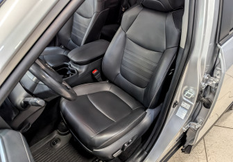 Подержанный автомобиль Toyota RAV4 2021 года (20 фото)