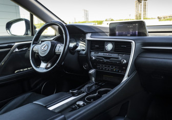 Подержанный автомобиль Lexus RX 2017 года (12 фото)