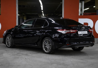Подержанный автомобиль Toyota Camry Sedan 2022 года (7 фото)