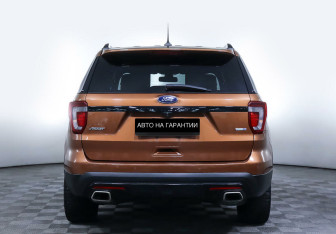Подержанный автомобиль Ford Explorer 2016 года (4 фото)