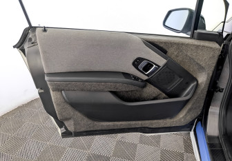 Подержанный автомобиль BMW i3 2021 года (19 фото)