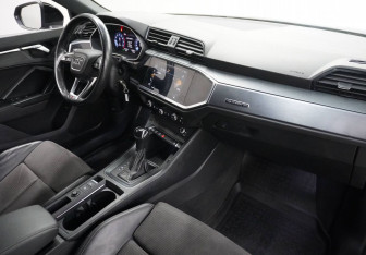 Подержанный автомобиль Audi Q3 2020 года (10 фото)