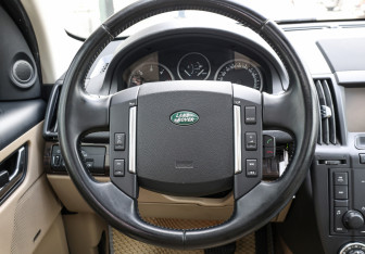 Подержанный автомобиль Land Rover Freelander 2012 года (17 фото)