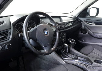 Подержанный автомобиль BMW X1 2011 года (14 фото)