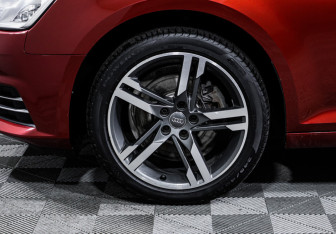 Подержанный автомобиль Audi A4 Sedan 2016 года (15 фото)
