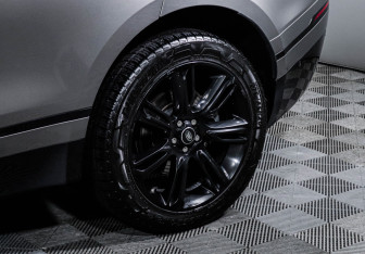 Подержанный автомобиль Land Rover Range Rover Velar 2017 года (15 фото)