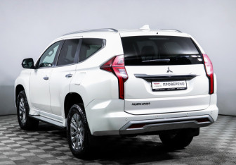 Подержанный автомобиль Mitsubishi Pajero Sport 2021 года (7 фото)