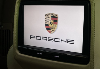 Подержанный автомобиль Porsche Cayenne 2012 года (21 фото)