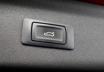 Подержанный автомобиль Audi Q3 2015 года (25 фото)