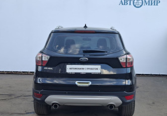 Подержанный автомобиль Ford Kuga 2016 года (6 фото)