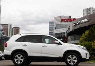 Подержанный автомобиль Kia Sorento 2018 года (3 фото)