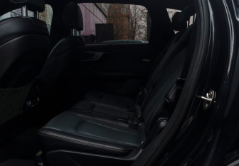 Подержанный автомобиль Audi Q7 2016 года (10 фото)