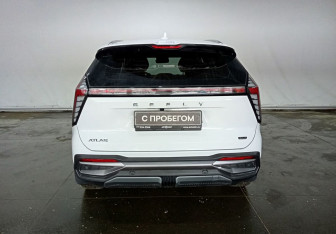 Подержанный автомобиль Geely Atlas 2024 года (6 фото)