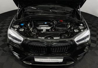 Подержанный автомобиль BMW X1 2018 года (10 фото)