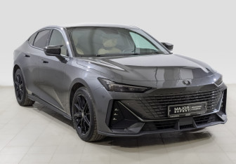 Подержанный автомобиль Changan UNI-V 2022 года (3 фото)