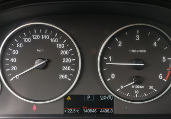 Подержанный автомобиль BMW X3 2012 года (16 фото)
