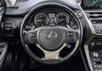 Подержанный автомобиль Lexus NX 2021 года (22 фото)