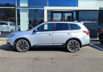 Подержанный автомобиль Mitsubishi Outlander 2021 года (8 фото)