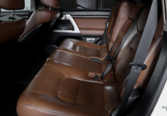 Подержанный автомобиль Toyota Land Cruiser Suv 2014 года (10 фото)