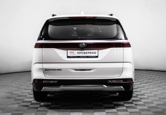 Подержанный автомобиль Kia Carnival 2021 года (6 фото)