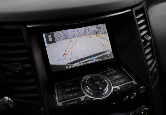 Подержанный автомобиль Infiniti QX70 2015 года (23 фото)