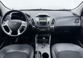 Подержанный автомобиль Hyundai ix35 2010 года (12 фото)