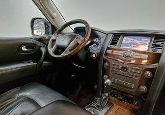 Подержанный автомобиль Infiniti QX80 2014 года (29 фото)