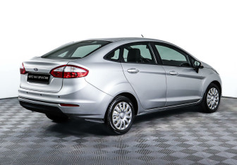 Подержанный автомобиль Ford Fiesta Sedan 2016 года (5 фото)