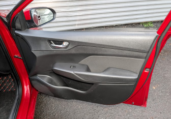 Подержанный автомобиль Hyundai Solaris Sedan 2017 года (23 фото)