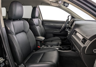 Подержанный автомобиль Mitsubishi Outlander 2020 года (23 фото)