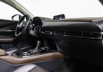 Подержанный автомобиль Mazda CX-30 2021 года (15 фото)