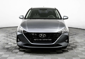 Подержанный автомобиль Hyundai Solaris Sedan 2021 года (2 фото)