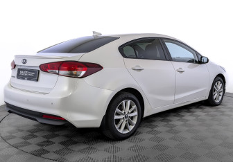 Подержанный автомобиль Kia Cerato Sedan 2018 года (5 фото)