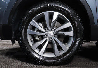 Подержанный автомобиль Geely Atlas 2022 года (9 фото)