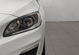 Подержанный автомобиль Volvo S60 2014 года (17 фото)