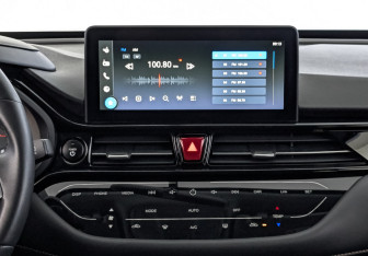 Подержанный автомобиль Москвич 3е 2023 года (17 фото)