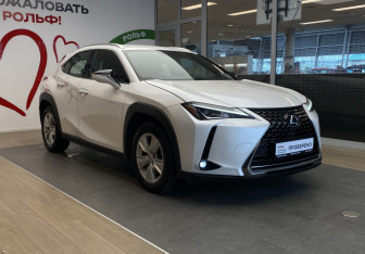 Подержанный автомобиль Lexus UX 2019 года (3 фото)