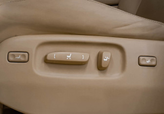 Подержанный автомобиль Lexus LX 2014 года (22 фото)
