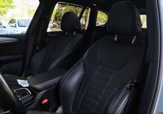 Подержанный автомобиль BMW X3 2023 года (18 фото)