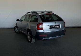 Подержанный автомобиль Skoda Octavia Wagon 2013 года (7 фото)