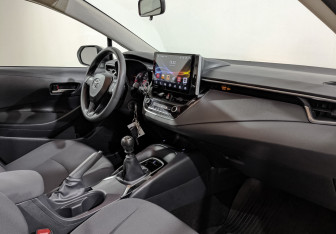 Подержанный автомобиль Toyota Corolla Sedan 2019 года (13 фото)